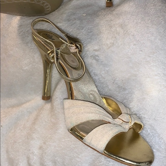 Charles by Charles David Strappy Gold Sandals - Picture 4 of 9
